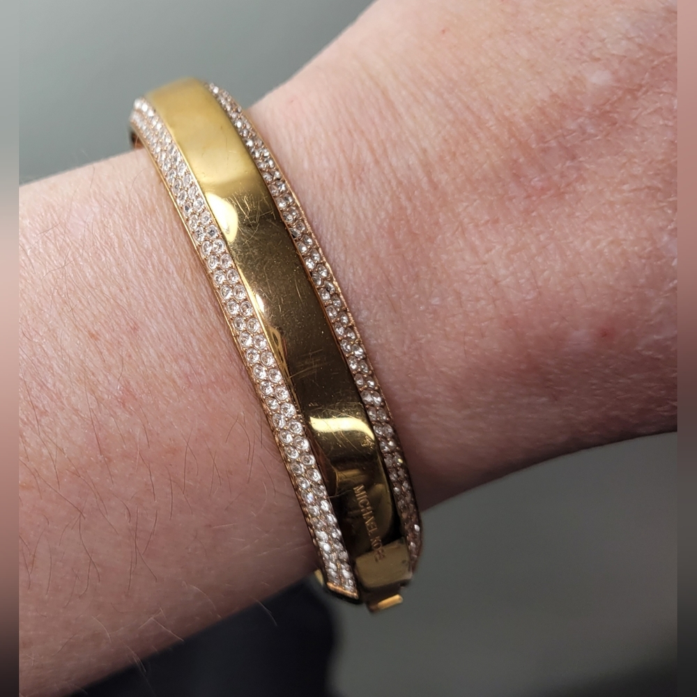 MK Michael Kors Rose Gold Swarovski Crystals Hinged Bangle Bracelet IN GIFT BOX. - Picture 4 of 12